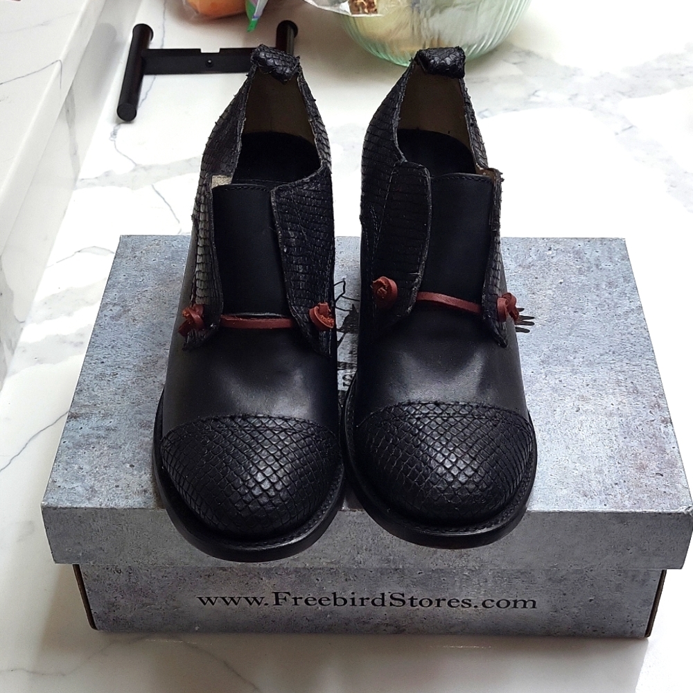 Freebird by Steven Black Catalina size 9
